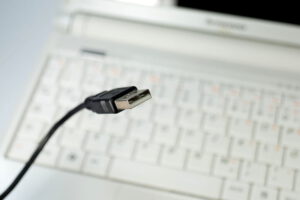 Perbedaan USB Type A, Type C dan Lightning